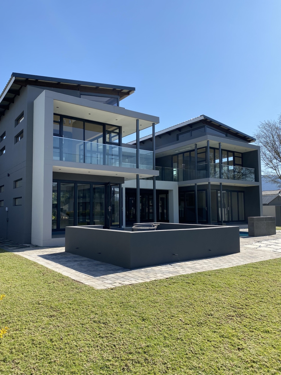 5 Bedroom Property for Sale in The Islands Estates North West